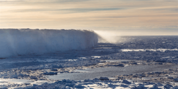 Proiectul de frontieră antarctică este „atrăgător de aproape” de secretele climatice vitale