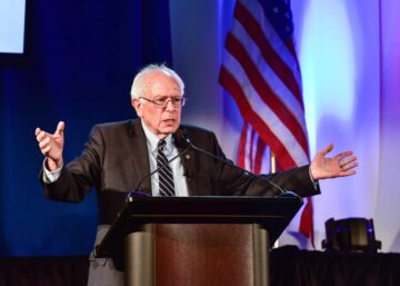 Bernie Sanders hekelt Big Pharma omdat het Amerikanen 'afzet' met de hoogste medicijnprijzen | Hoge tijden