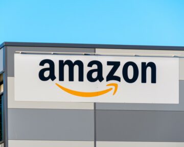 Britanski prodajalci Amazona obupajo po zamrznitvi plačil