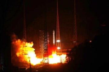 Китай запустил первый интернет-спутник на высокой орбите