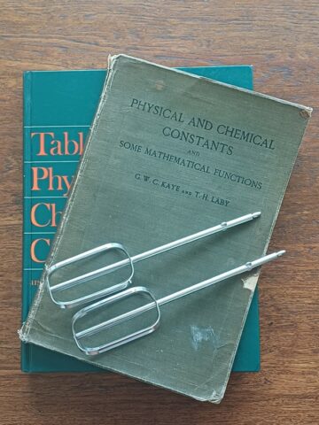Esimesed väljaanded: originaalse Kaye ja Laby – Physics Worldi poole püüdlemisel