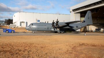 Eerste nieuwe RNZAF Hercules rolt van de productielijn