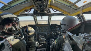 גלריה: קח טיסה במפציץ B-52 של חיל האוויר האמריקאי