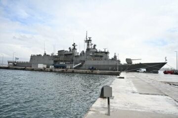 Grieks fregat Hydra vertrekt naar de Rode Zee om deel te nemen aan Operatie 'Aspides'
