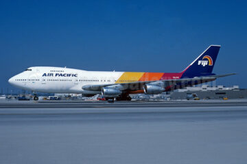 Foto histórica: Air Pacific (2.º) (Fiji) Boeing 747-238B DQ-FJE (VH-EBR) (msn 22614) PHX (Bob Shane – Bruce Drum Collection). Imagen: 962397.