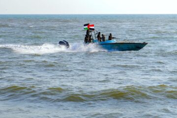 Rebeldes Houthi representam pouca ameaça aos cabos submarinos, diz almirante dos EUA