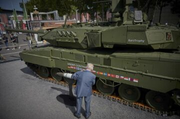 Quốc hội Ý đồng ý mua tàu khu trục và xe tăng Leopard