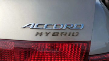 Joyau de la casse : berline hybride Honda Accord 2005