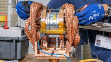 Nieuwe positronbron zou lepton-botsers een boost kunnen geven – Physics World