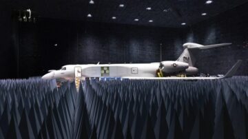 Fotos des EA-37B-Kompassrufs in der schalltoten Kammer tauchen auf