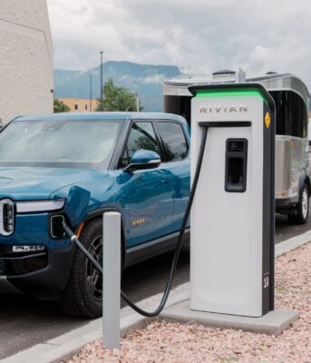 Rivian شبکه شارژ خود را برای تمام خودروهای الکتریکی باز می کند - CleanTechnica