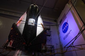 سیرا اسپیس از هواپیمای فضایی کاملا یکپارچه Dream Chaser در میان کمپین آزمایشی رونمایی کرد