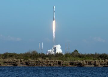 SpaceX skjuter upp en indonesisk satellit på en Falcon 9-raket från Cape Canaveral