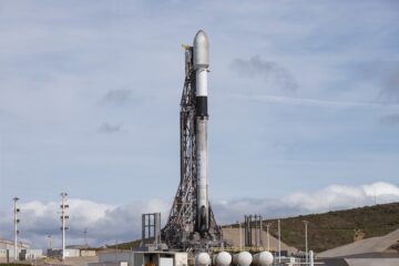 SpaceX monitora il lancio del Falcon 9 dei satelliti Starlink dalla base spaziale di Vandenberg