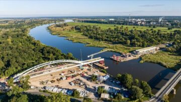 Символический железнодорожный мост между Польшей и Германией заменен первым в мире сетевым арочным мостом