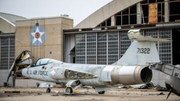 Tornado daña los edificios y aviones del Museo de la Fuerza Aérea en Wright-Patterson AFB