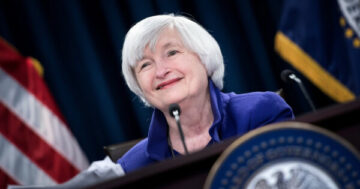 Finansminister Yellen lyfter fram ekonomisk återhämtning och tar upp finansiella risker