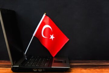 A török ​​tisztviselők betiltják a rúgást, a szerencsejátékkal kapcsolatos tartalmakat