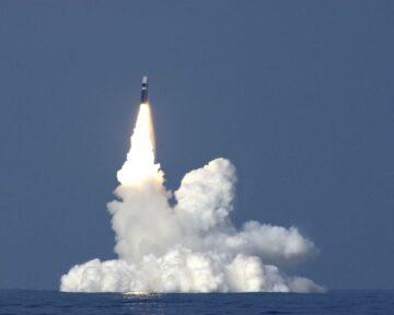 O lançamento do míssil submarino Trident do Reino Unido falhou com altos escalões a bordo