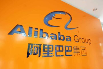 Alibaba снижает цены до 55%