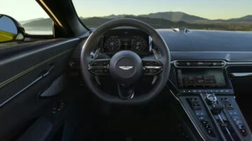 Aston Martin DBS가 쿠페 형태의 스포티한 새로운 디자인 언어를 염탐했습니다.