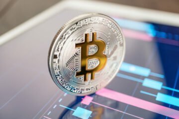 Bitcoin se apropie de maximul istoric, depășește bariera de 67,000 USD