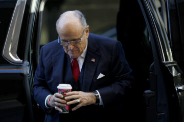 Les créanciers exigent que Rudy Giuliani vende son condo de 3.5 millions de dollars en Floride pour payer ses dettes