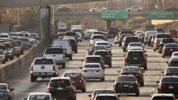 EPA、気候変動と戦うためにトラックとバスに厳しい排出基準を設定 - Autoblog