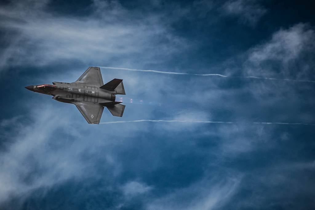 Penundaan peningkatan F-35 mendorong Angkatan Udara AS untuk mengurangi pembelian jet