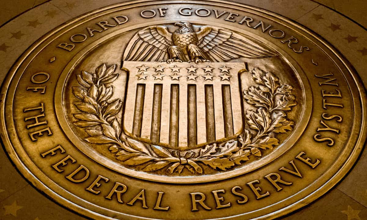 Fed Rate Cuts Hold the Key to Decoding Bitcoin's Cyclical Behavior, Analyst Suggests