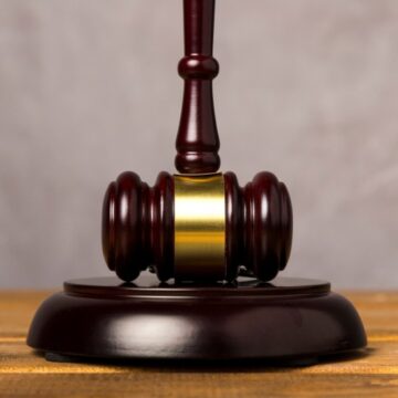 Sędzia federalny nakłada sankcje na SEC za „rażące nadużycie władzy”.