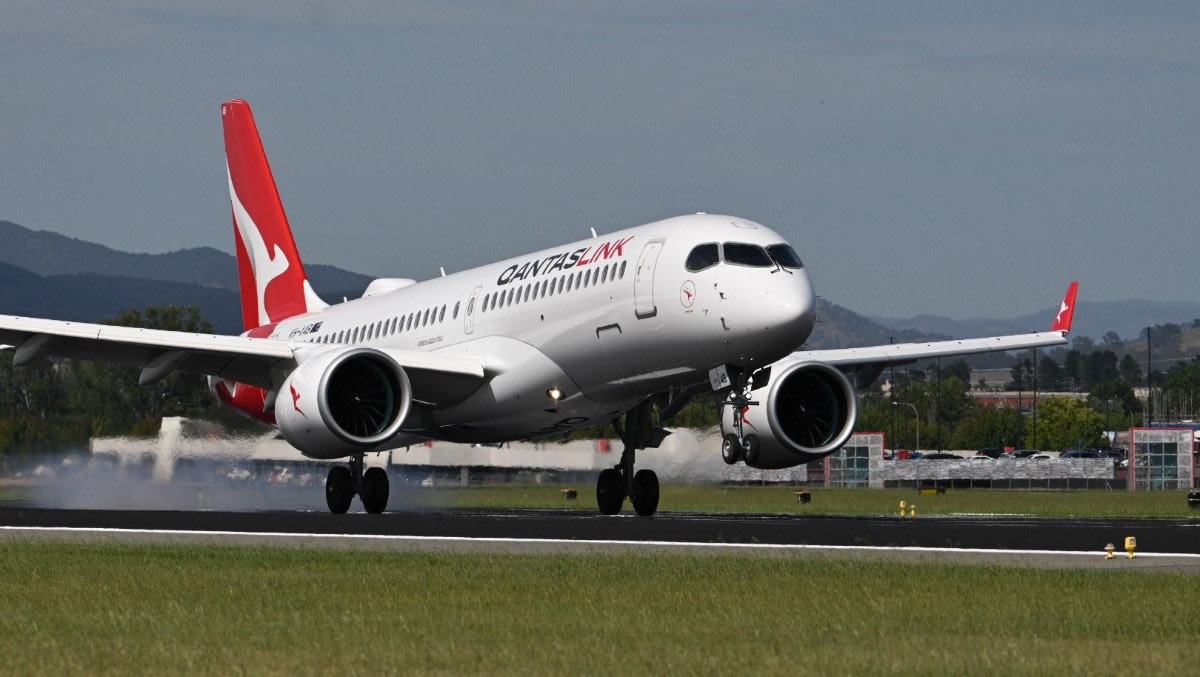 Le premier vol commercial QantasLink A220 atterrit à Canberra