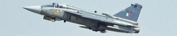 HAL работает над поставкой первого истребителя TEJAS MK-1A ВВС США к 31 марта, а также планирует поставить двухместный учебно-тренировочный самолет