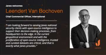 Janes pozdravlja Leenderta Van Bochovena kot glavnega komercialnega direktorja, International
