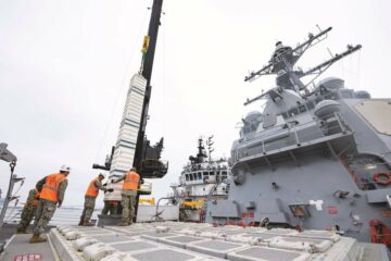 Rearmar navios da Marinha dos EUA no mar não é mais uma opção, mas uma necessidade