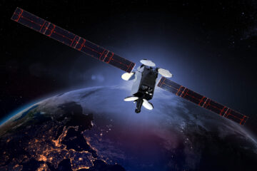 红海上空使用卫星连接备份