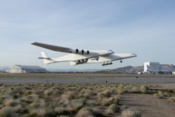 Stratolaunch performs first powered Talon flight