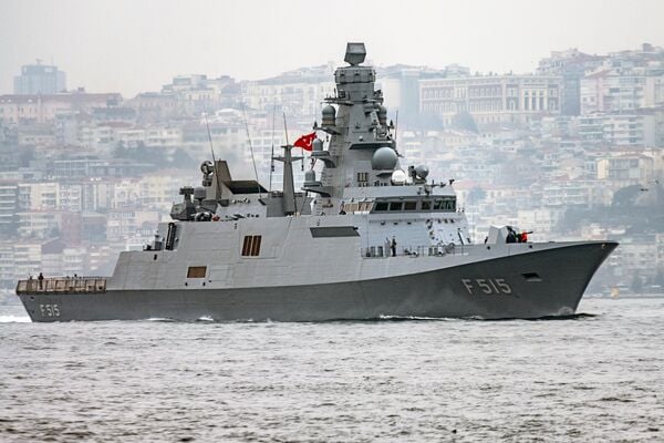 TCG Istanbul fires Hisar-D missile from Midlas VLS