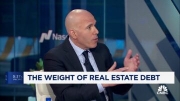 RXR Realty CEO Scott Rechler는 부동산 부채 문제가 아직 해결되지 않았다고 말했습니다.