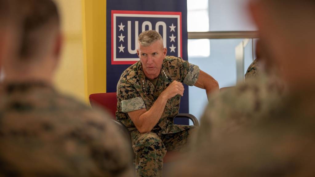 Top Marine general returns to work, 4 months after cardiac arrest