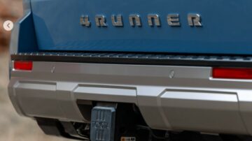 トヨタ、2025 年型 4Runner を予告 - Autoblog