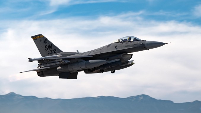 Die US-Luftwaffe rüstet Litening-Zielkapseln auf eine neue Variante mit großer Öffnung auf