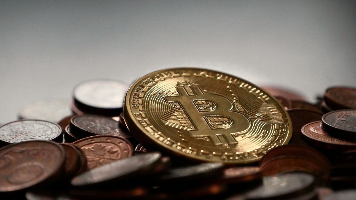 Brytyjska policja przyłapała pracownika na wynos, który stał się oszustem bitcoinowym o wartości 3 miliardów funtów pod zarzutem prania pieniędzy o wartości 7.5 miliona funtów