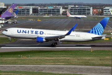 De vlucht van United Airlines van Londen naar New York wordt vanwege onhandelbare passagiers omgeleid naar Bangor, Maine