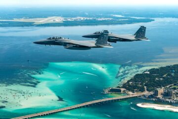 US Air Force-budgetanmodning hælder mod F&U, trimmer køb af kampfly