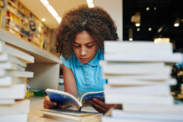 より強力な労働力が必要ですか?読書への取り組みを多世代に広める