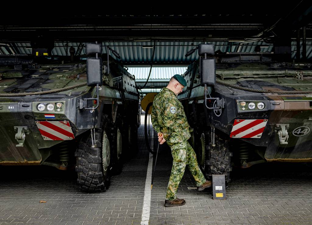 Air defense, tanks top Dutch military's wish list