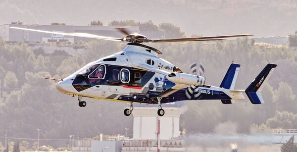 Airbus menerbangkan helikopter berkecepatan tinggi RACER