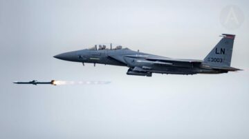 Biden prijst F-15E-vliegtuigbemanningen die verschillende Iraanse drones hebben neergehaald tijdens de aanval op Israël