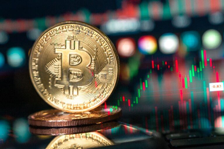 Bitcoin Mirroring Nasdaq? Analyst Predicts $90,000 by Year’s End if Trend is Confirmed